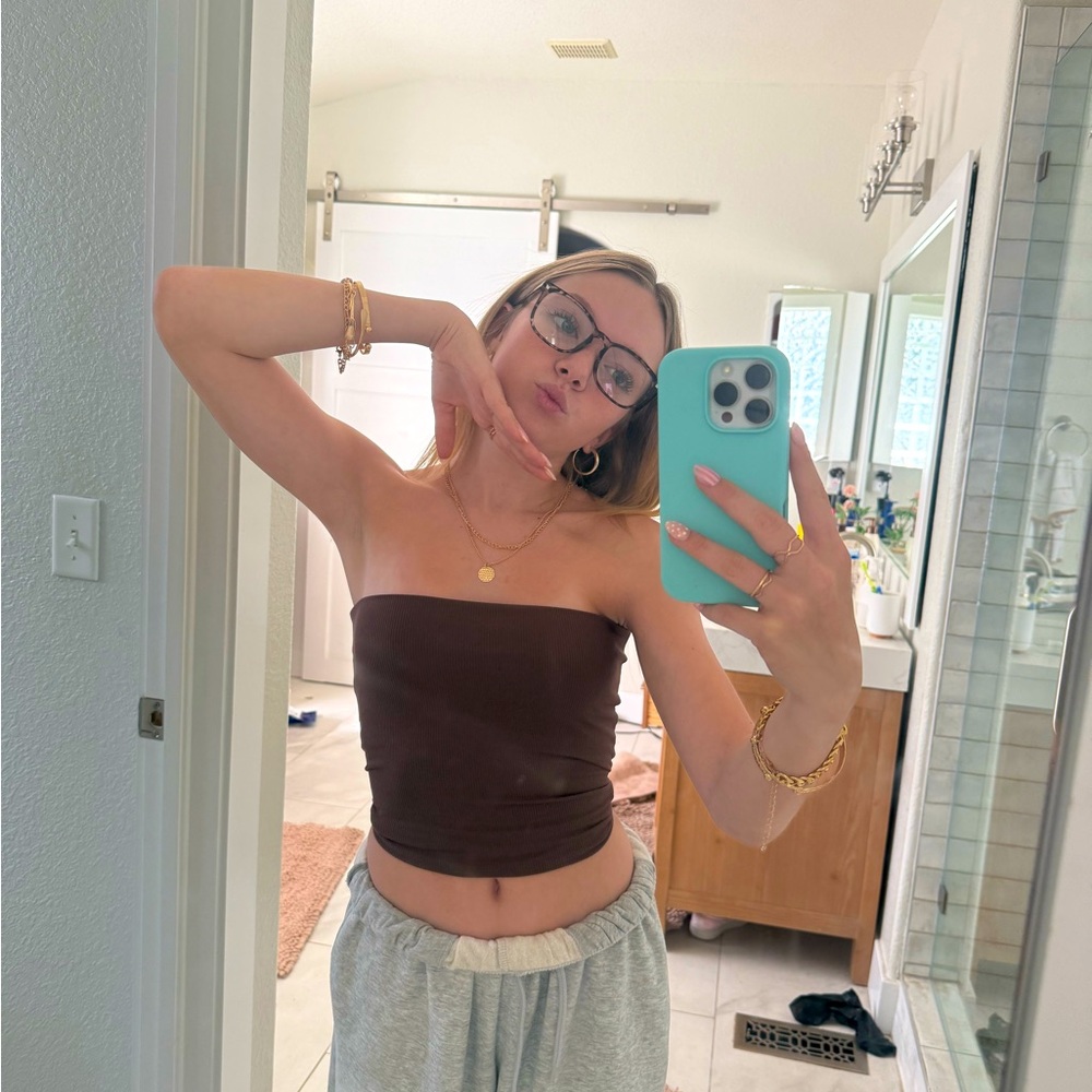 Meet your Posher, Isla